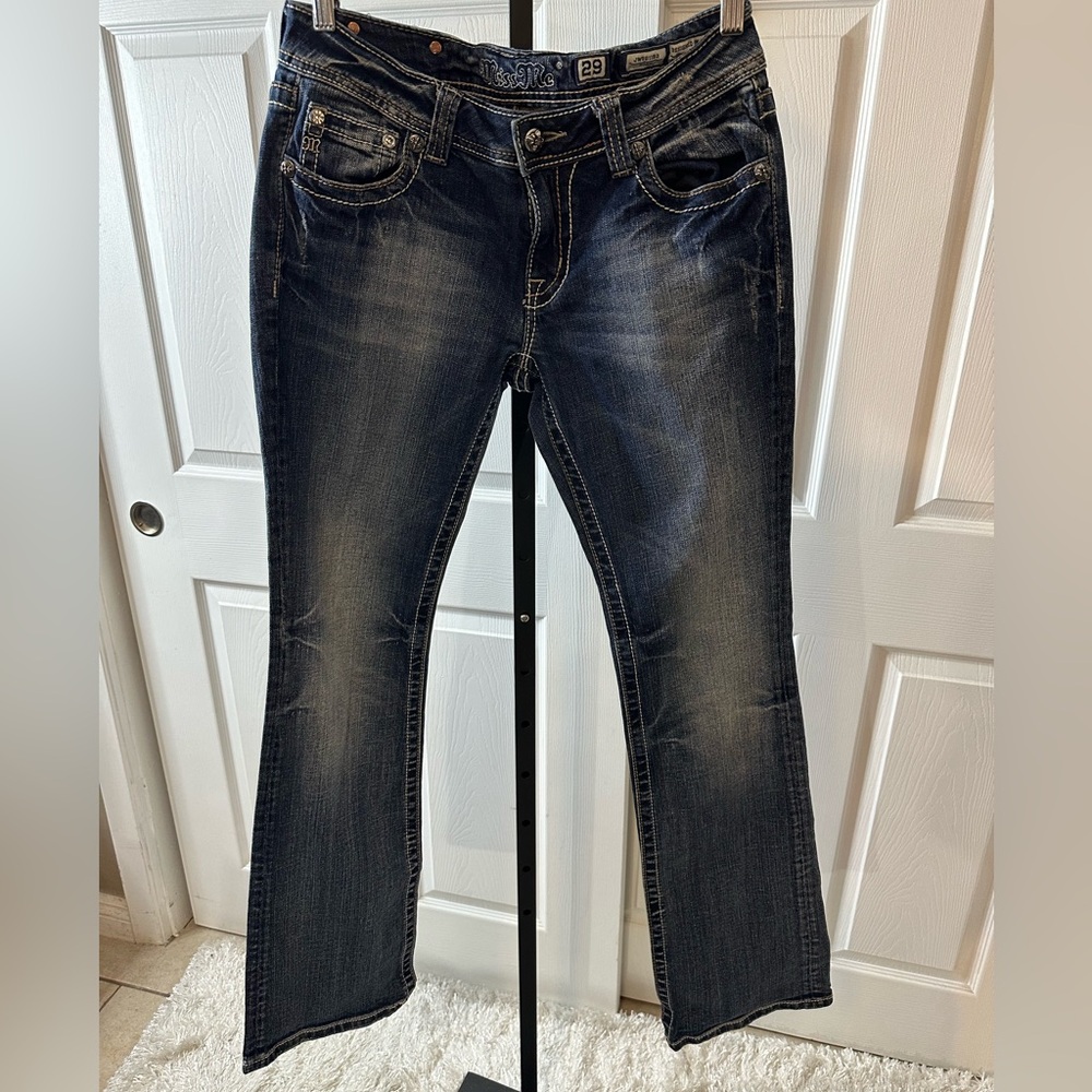 Women’s Miss Me Jeans boot cut SZ 29 front leg feathering, lightly distressed